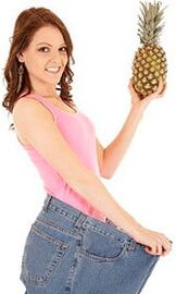 Fille à l'ananas